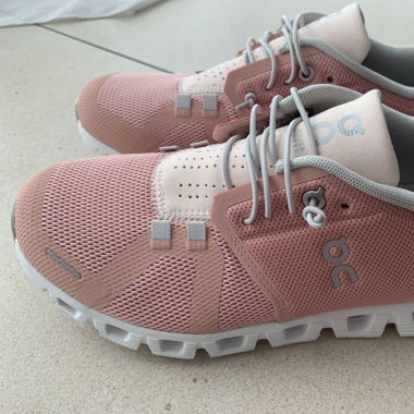 On shoes Cloud 5