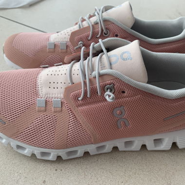 On shoes Cloud 5