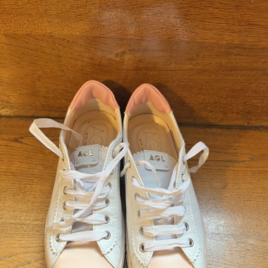À vendre Baskets AGL neufs 