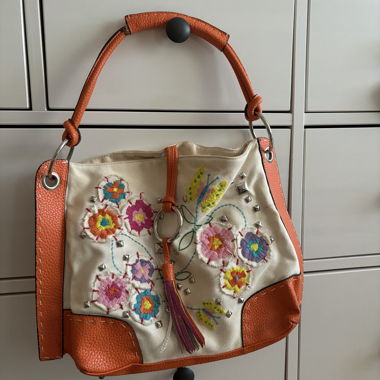 Orange- und Ecru bestickte Shopper-Tasche