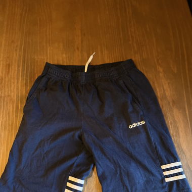 kurze Adidas Hose