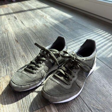 Nike „Internationalist“ - olivgrün