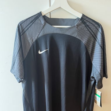 sport t-shirt man nike