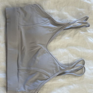 Brassière de sport blanc-gris avec bretelles spaghetti