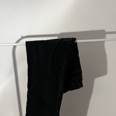 Graue Jeans