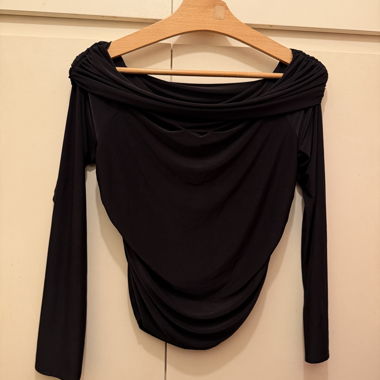 Top drape noir à manches longues centré taille 