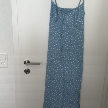 Robe bleu à fines bretelles