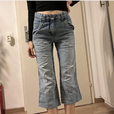 Pantacourt en denim bleu