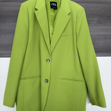 Zara Tailleur in apfelgrün mit gesteppter Tasche