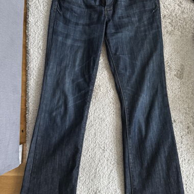 Jeans taille basse, lavage foncé avec poches fantaisie