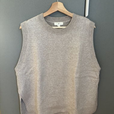 Grey sleeveless H&M sweater size M