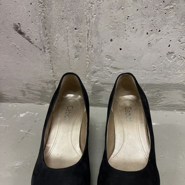Schwarze Rauleder Pumps