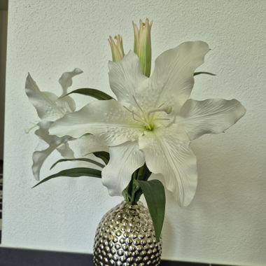 Vase mit Kunstblume