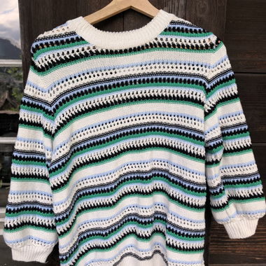 Gestreifter Strickpullover
