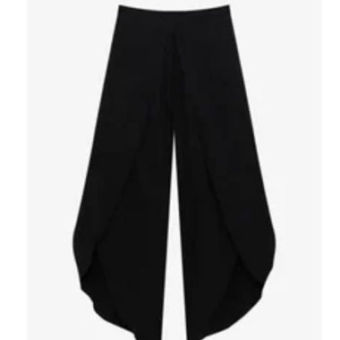 Schwarze Hose mit Schlitz