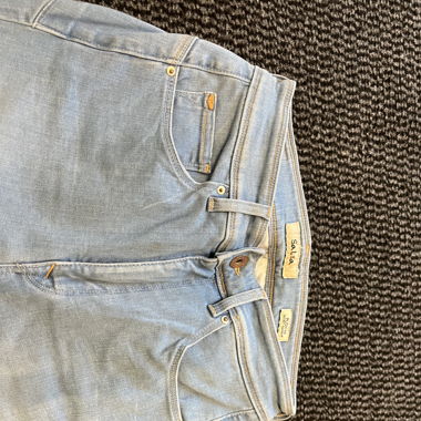 Salsa-Jeans zu verkaufen