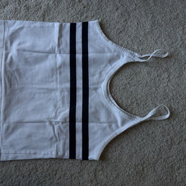 Weisses Tanktop mit Streifen