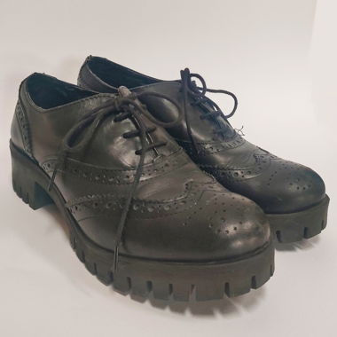 Bata - chaussure noire à talon bas et large