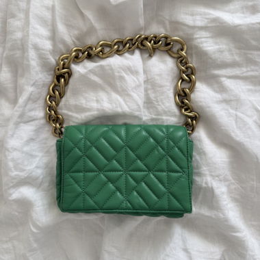 kleine grüne Handtasche