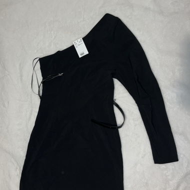 One Shoulder Kleid mit Gürtel