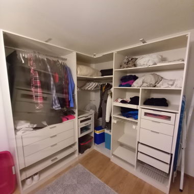 Kleiderschrank