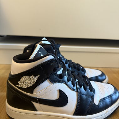 Air Jordan Nike Black and White