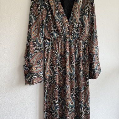 Abito midi Zara in tessuto leggero e fluido