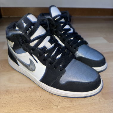 NIKE AIR JORDAN 1 MID SE Satin Grey