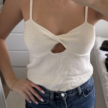 Top in maglia bianco con spalline