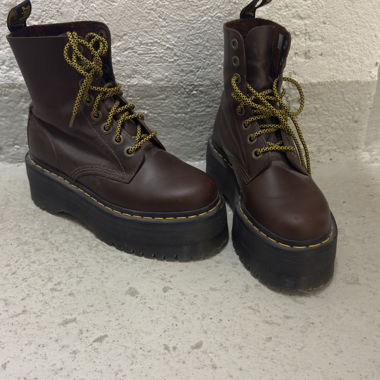 Stivali platform Dr. Martens marroni