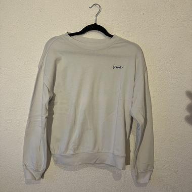 Sweat blanc avec broderie love
