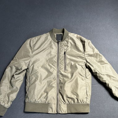 Leichte Bomberjacke