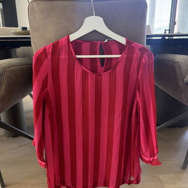 Blusa a righe rosse