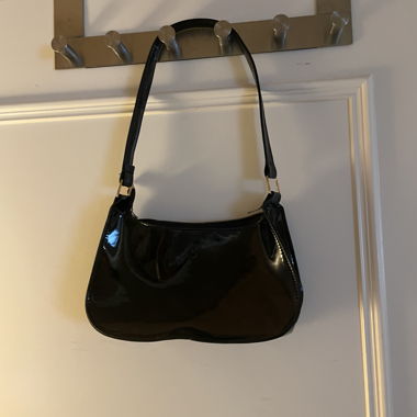 Borsa nera a tracolla