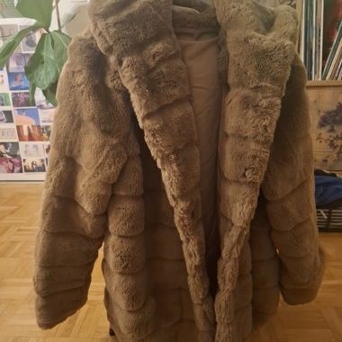 Cappotto con cappuccio in pelliccia sintetica Kattam