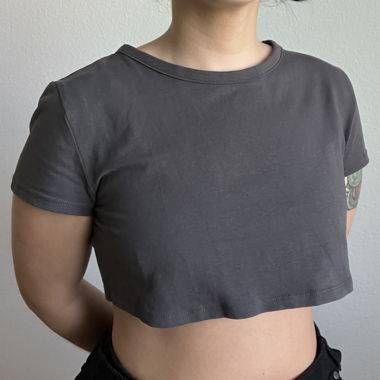 Dunkelgraues Crop Top