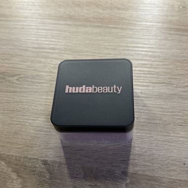 Huda Beauty Powder