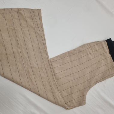 Pantalon à fines rayures beige