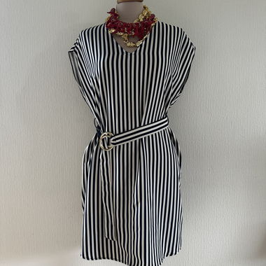 Marineblau-weiß gestreiftes Kleid