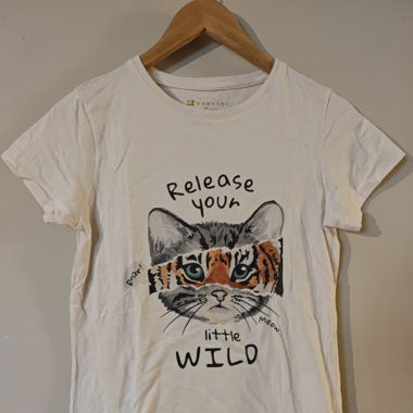T-shirt top with cat size medium