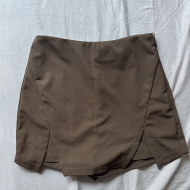 Mini trousers (skirt look-a-like)