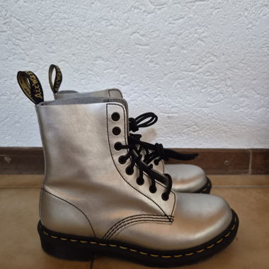 Stivali Dr. Martens Pascal argentati