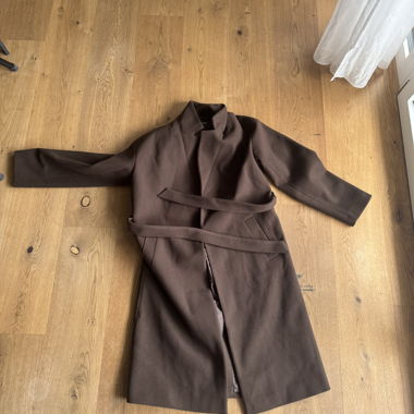 Cappotto avvolgente Even&Odd con cintura in lana marrone