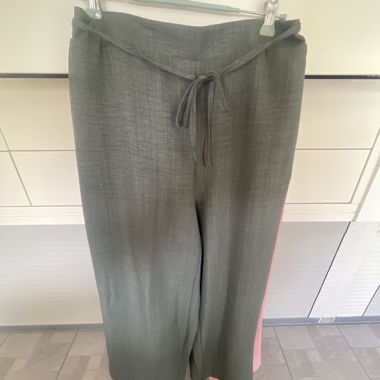 Pantaloni casual verde oliva