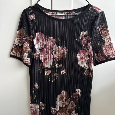 Floral Pattern T-shirt