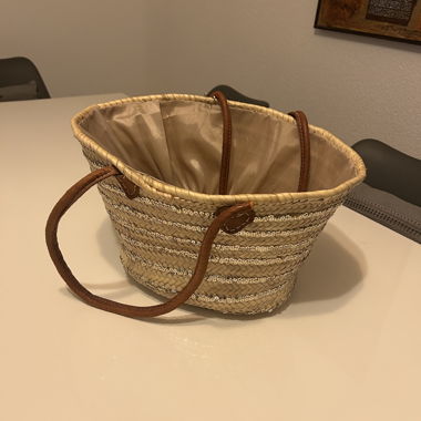 Strohtasche mit Pailletten