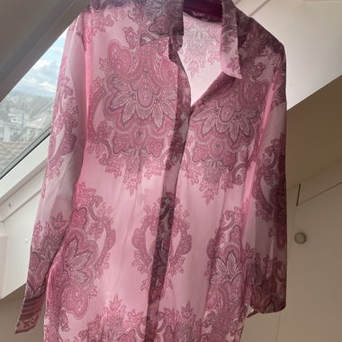 Chemisier rose à motifs