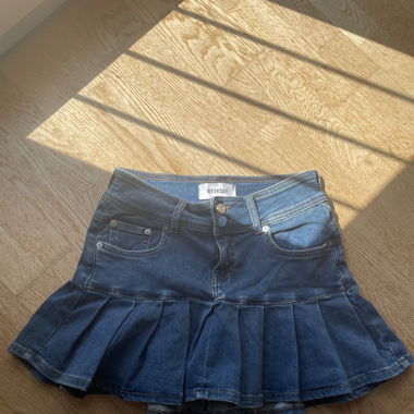 Jeans skirt, With Ruffles, very cute! 