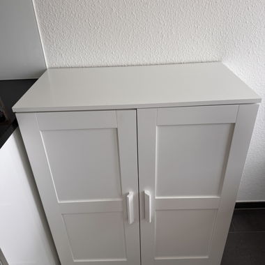 Weiße Küchenkommode gepflegt & stilvoll