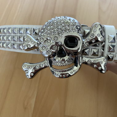 Ceinture blanche à crâne